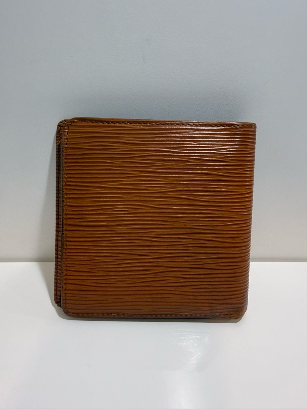 Louis Vuitton Tan Epi Leather Men's Wallet - Picture 2 of 9